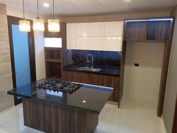 Casa en venta en Monte Magno: 4 habitaciones y jardín con mas de 50 m2