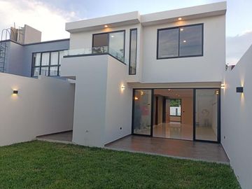 Casa en venta en Monte Magno: 4 habitaciones y jardín con mas de 50 m2
