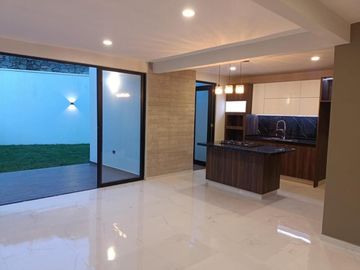 Casa en venta en Monte Magno: 4 habitaciones y jardín con mas de 50 m2