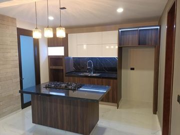Casa en venta en Monte Magno: 4 habitaciones y jardín con mas de 50 m2