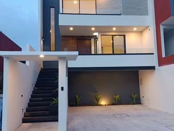 Casa en venta en Monte Magno: 4 habitaciones y jardín con mas de 50 m2