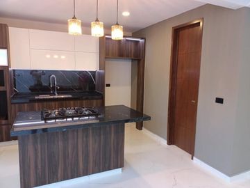 Casa en venta en Monte Magno: 4 habitaciones y jardín con mas de 50 m2