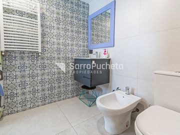 Venta casa 5 ambientes con piscina y cochera en Haedo.