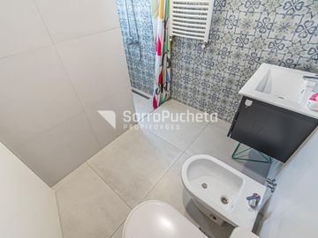 Venta casa 5 ambientes con piscina y cochera en Haedo.