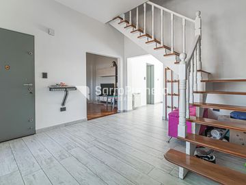 Venta casa 5 ambientes con piscina y cochera en Haedo.