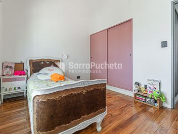 Venta casa 5 ambientes con piscina y cochera en Haedo.
