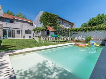 Venta casa 5 ambientes con piscina y cochera en Haedo.