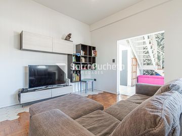 Venta casa 5 ambientes con piscina y cochera en Haedo.