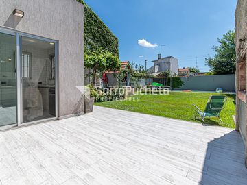 Venta casa 5 ambientes con piscina y cochera en Haedo.