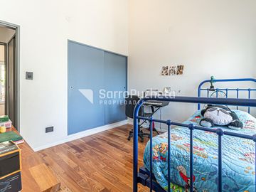 Venta casa 5 ambientes con piscina y cochera en Haedo.