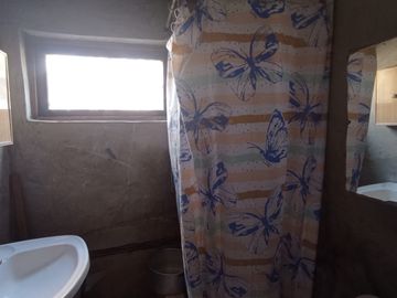 CRISOL VENDE PROPIEDAD AMPLIA, CASA, LOCAL, TERRENO
