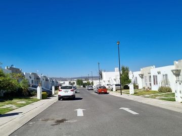 CASA EN VENTA DE UN PISO, En Fracc. Los Encinos, El Marques, Querétaro, cp. 76243