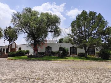 Quinta en venta remodelada para recibir a más de 80 personas, ideal para descanso, retiro o inversión