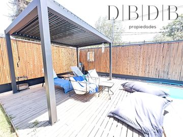 CASA EN VITACURA CON VISTA AL CERRO Y PISCINA