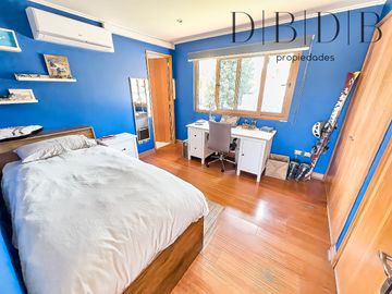 CASA EN VITACURA CON VISTA AL CERRO Y PISCINA
