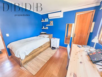 CASA EN VITACURA CON VISTA AL CERRO Y PISCINA