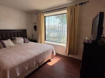 OPORTUNIDAD! Hermosa Casa 5D 3B PATIO PISCINA