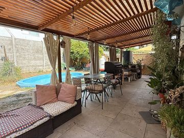 OPORTUNIDAD! Hermosa Casa 5D 3B PATIO PISCINA
