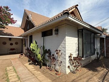 OPORTUNIDAD! Hermosa Casa 5D 3B PATIO PISCINA