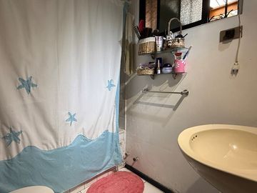 OPORTUNIDAD! Hermosa Casa 5D 3B PATIO PISCINA