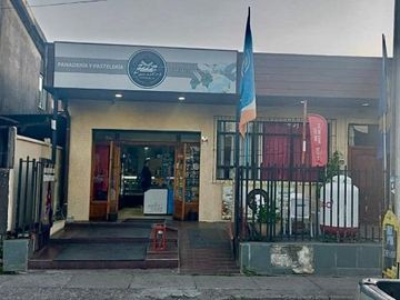 PROPIEDAD COMERCIAL EN PENCO A PAZOS DE LA PLAZA