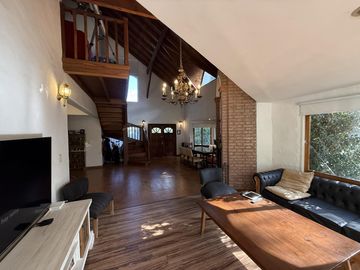 Casa chalet estilo moderno en Venta en barrio privado Club Campos de Golf Las Praderas De Lujan.