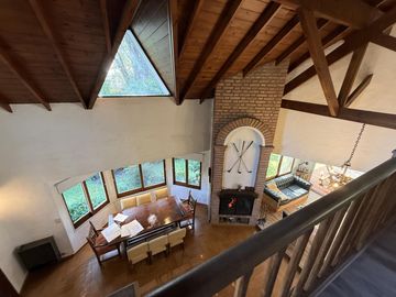 Casa chalet estilo moderno en Venta en barrio privado Club Campos de Golf Las Praderas De Lujan.