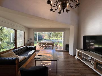 Casa chalet estilo moderno en Venta en barrio privado Club Campos de Golf Las Praderas De Lujan.