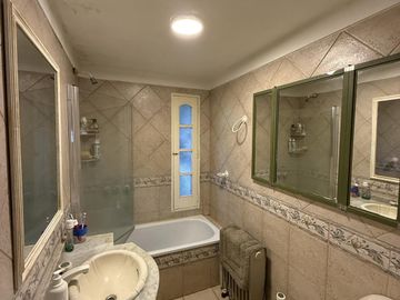 Casa chalet estilo moderno en Venta en barrio privado Club Campos de Golf Las Praderas De Lujan.