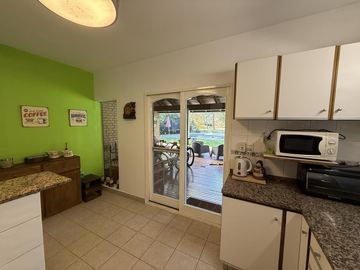 Casa chalet estilo moderno en Venta en barrio privado Club Campos de Golf Las Praderas De Lujan.