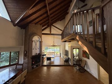 Casa chalet estilo moderno en Venta en barrio privado Club Campos de Golf Las Praderas De Lujan.