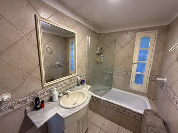 Casa chalet estilo moderno en Venta en barrio privado Club Campos de Golf Las Praderas De Lujan.
