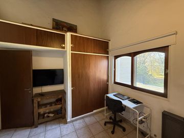 Casa chalet estilo moderno en Venta en barrio privado Club Campos de Golf Las Praderas De Lujan.