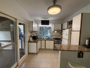 Casa chalet estilo moderno en Venta en barrio privado Club Campos de Golf Las Praderas De Lujan.