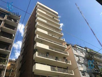 Excelente Piso entero de 4 Amb. c/dep, Balcón terraza al frente, cochera y baulera. Muy luminoso!!