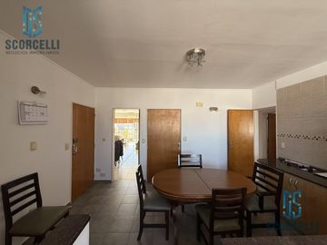 Excelente Piso entero de 4 Amb. c/dep, Balcón terraza al frente, cochera y baulera. Muy luminoso!!