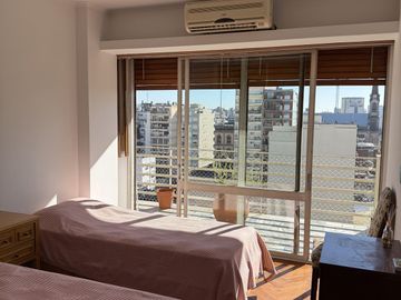 Excelente Piso entero de 4 Amb. c/dep, Balcón terraza al frente, cochera y baulera. Muy luminoso!!