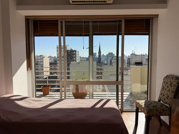Excelente Piso entero de 4 Amb. c/dep, Balcón terraza al frente, cochera y baulera. Muy luminoso!!