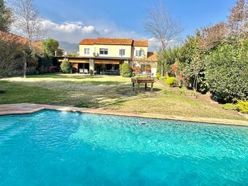 VENTA 5 DORM CHICUREO PIEDRA ROJA