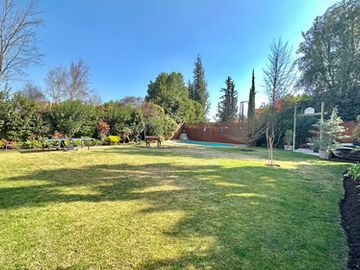 VENTA 5 DORM CHICUREO PIEDRA ROJA