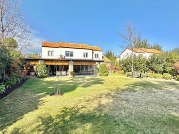 VENTA 5 DORM CHICUREO PIEDRA ROJA