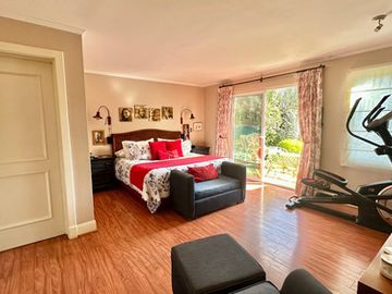 VENTA 5 DORM CHICUREO PIEDRA ROJA