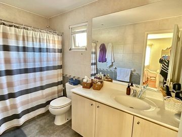 VENTA 5 DORM CHICUREO PIEDRA ROJA