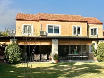 VENTA 5 DORM CHICUREO PIEDRA ROJA