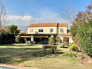 VENTA 5 DORM CHICUREO PIEDRA ROJA