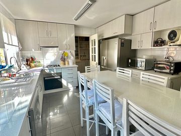 VENTA 5 DORM CHICUREO PIEDRA ROJA