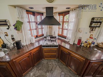 Excelente casa 5 ambientes quincho, patio en Villa Pueyrredón sobre lote de 8,66x41,20