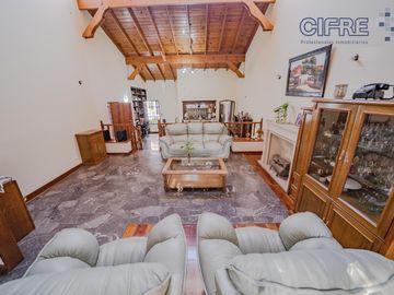 Excelente casa 5 ambientes quincho, patio en Villa Pueyrredón sobre lote de 8,66x41,20