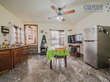 Excelente casa 5 ambientes quincho, patio en Villa Pueyrredón sobre lote de 8,66x41,20