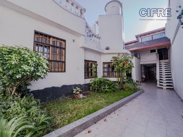 Excelente casa 5 ambientes quincho, patio en Villa Pueyrredón sobre lote de 8,66x41,20